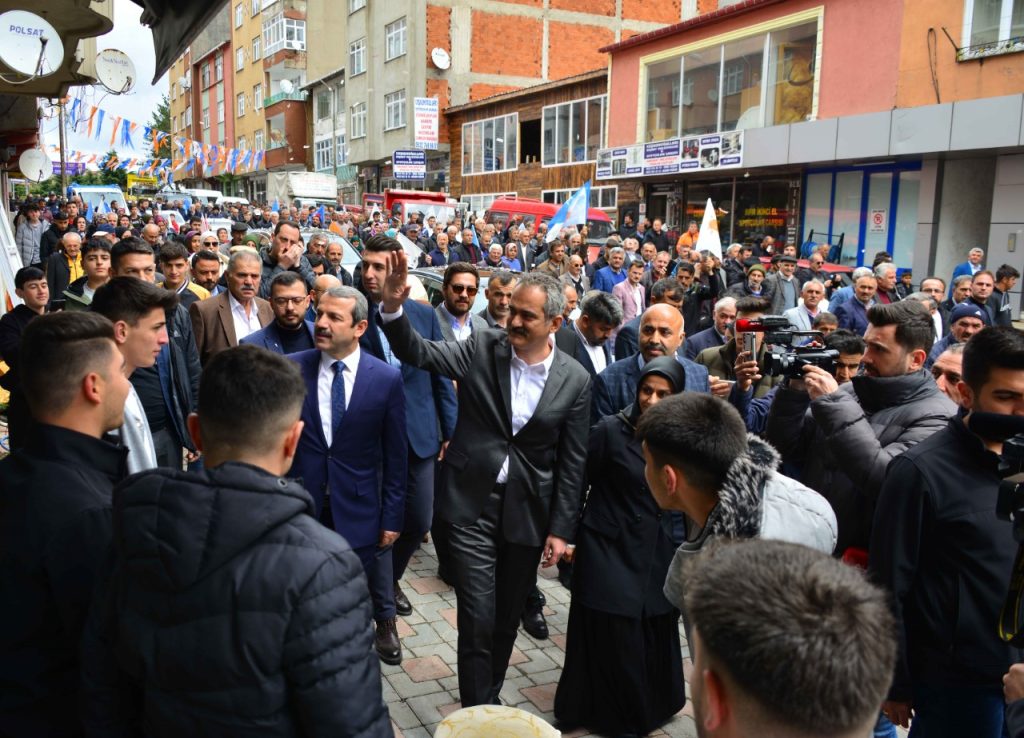 Bakan Özer’den Akkuş’a 6 Yeni Müjde ak