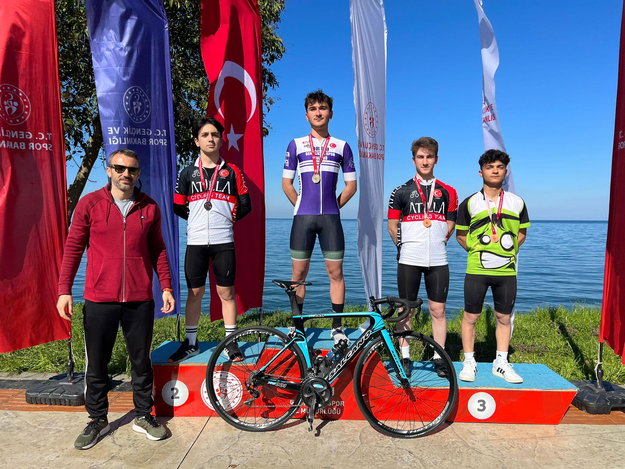 SPORCULAR ÖDÜLLERİNİ ALDI