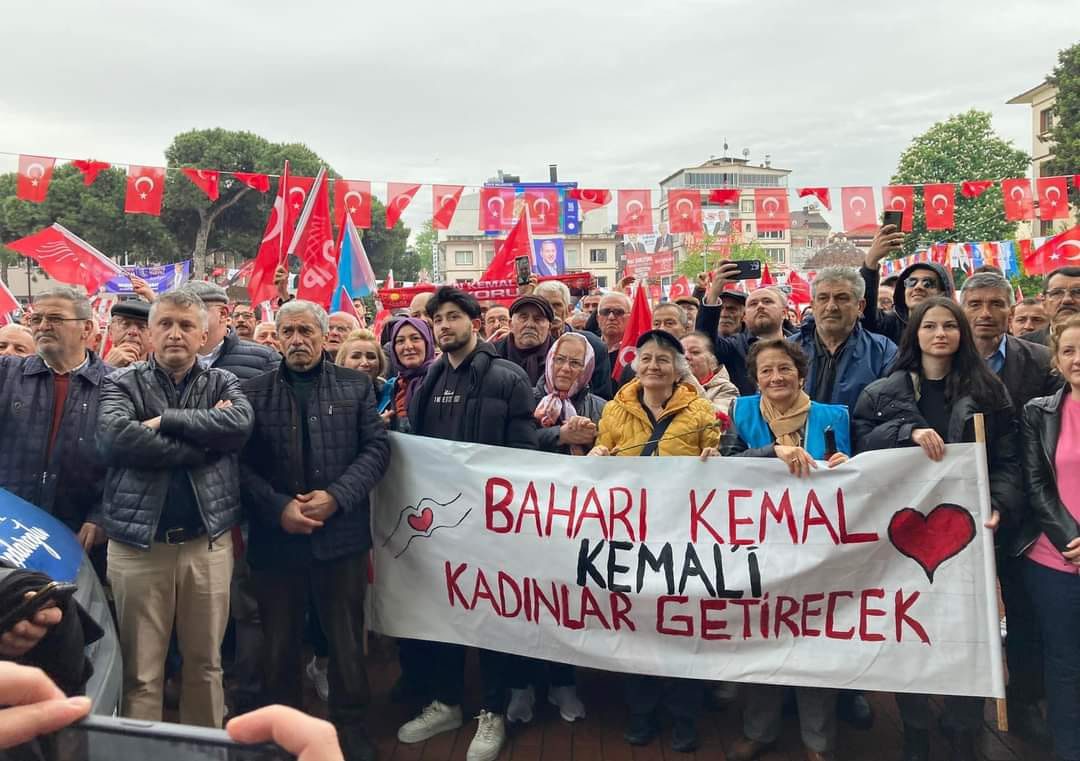 Seçim yasaklarına sayılı saatler kala partiler son çalışmalarını yaparken, millet