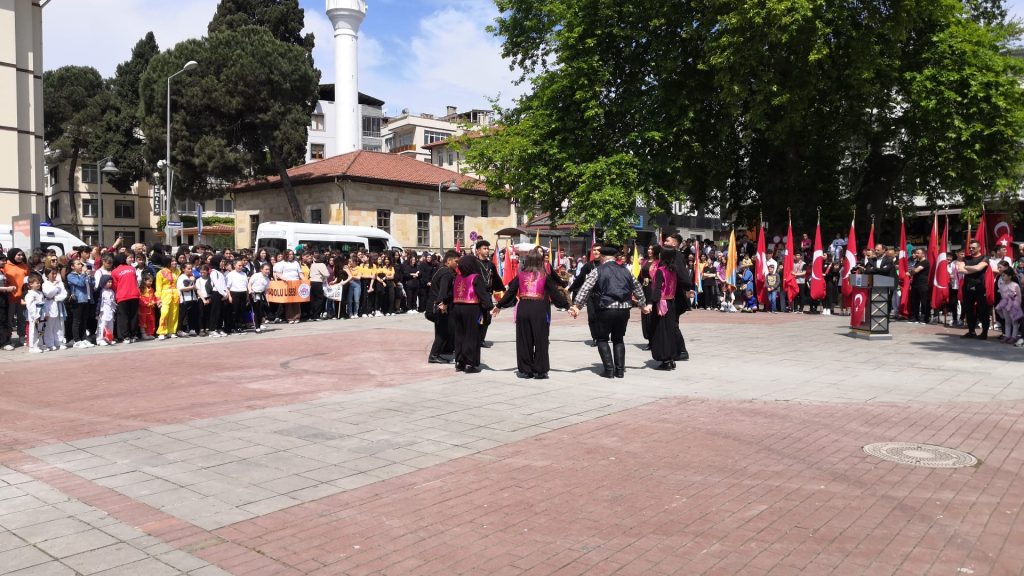 ÜNYE'DE 19 MAYIS PROGRAMI COŞKUYLA KUTLANDI c1 1
