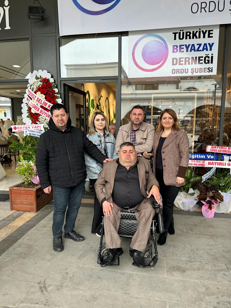 BEYAZAY DERNEĞİNDEN GÖRKEMLİ AÇILIŞ d