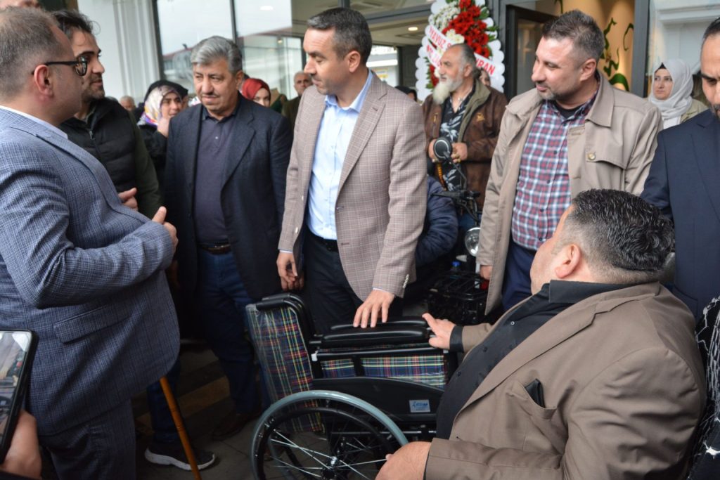 BEYAZAY DERNEĞİNDEN GÖRKEMLİ AÇILIŞ d11