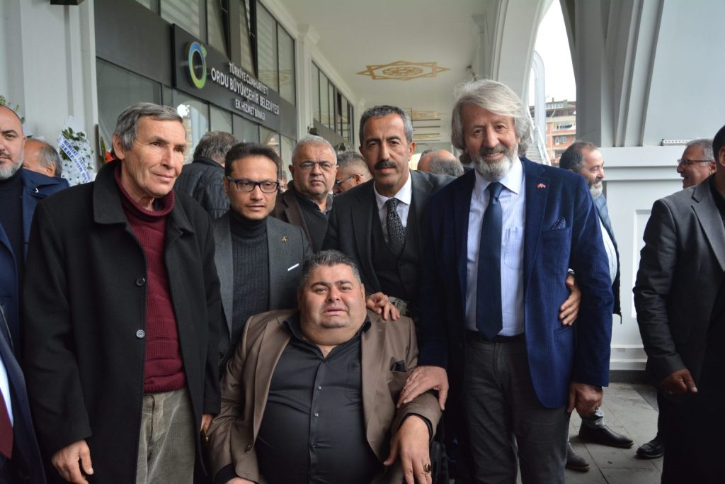 BEYAZAY DERNEĞİNDEN GÖRKEMLİ AÇILIŞ d12