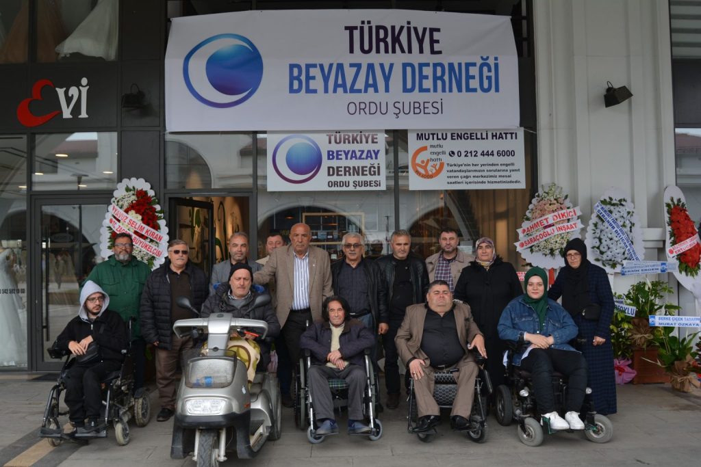 BEYAZAY DERNEĞİNDEN GÖRKEMLİ AÇILIŞ d2 1