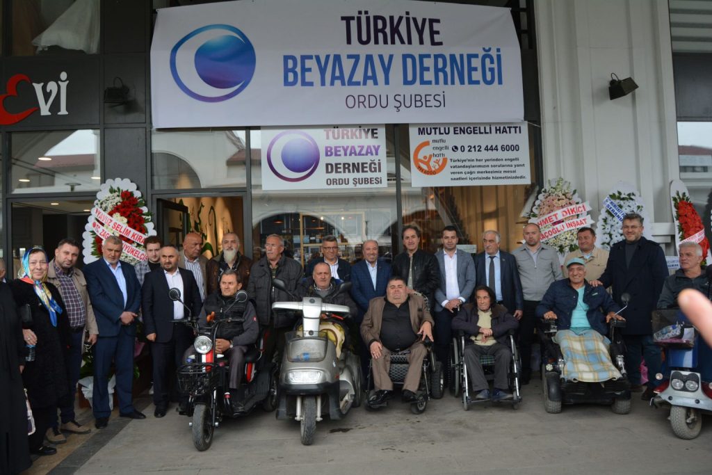 BEYAZAY DERNEĞİNDEN GÖRKEMLİ AÇILIŞ d8