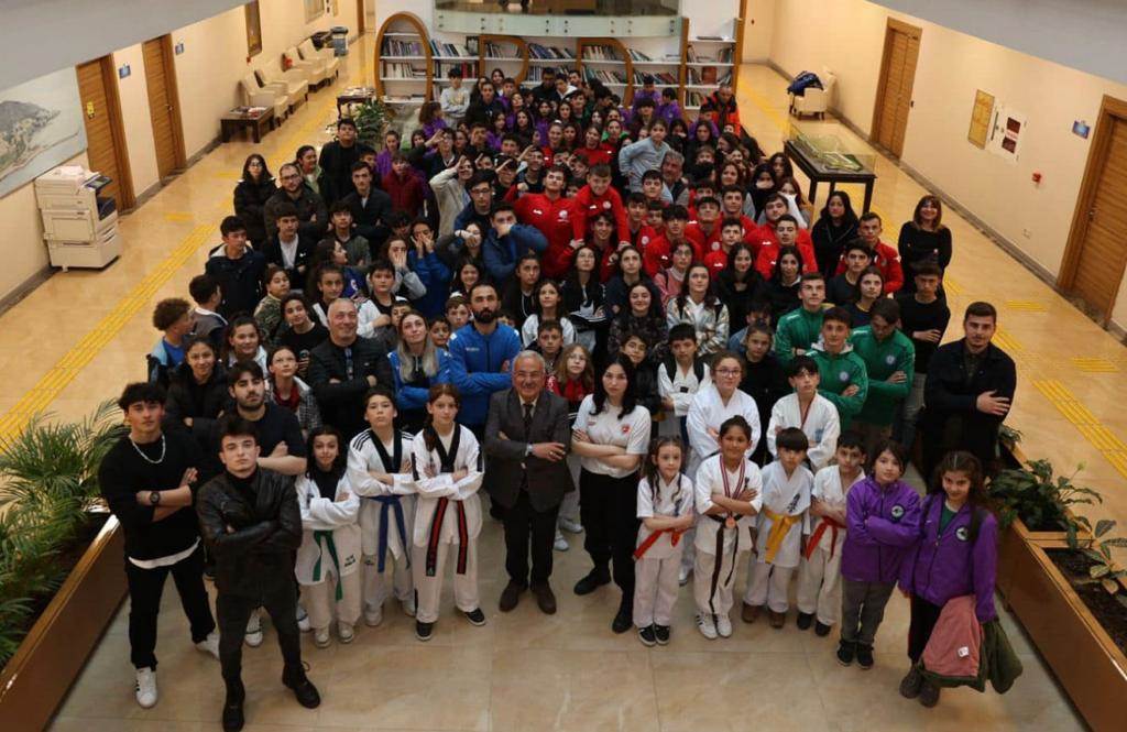 BÜYÜKŞEHİR’DEN AMATÖR SPOR KULÜPLERİNE BÜYÜK DESTEK de1