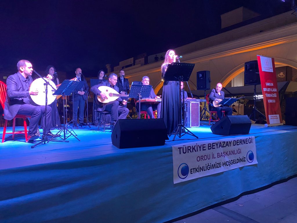 ÜNSAK VE BEYAZAY’DAN MUHTEŞEM KONSER KO2
