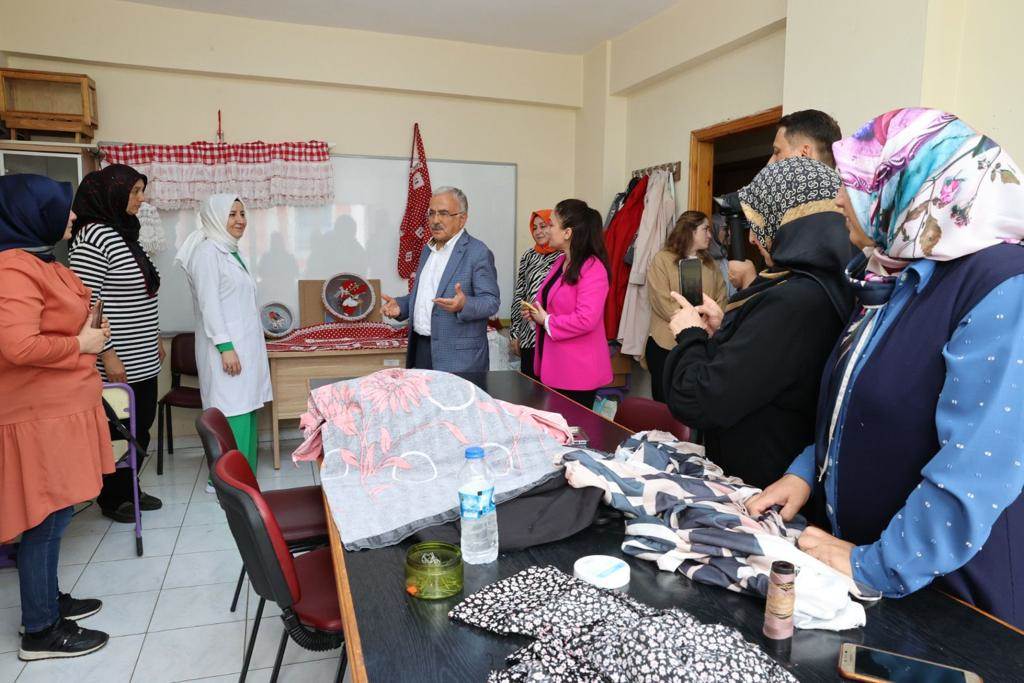 BAŞKAN GÜLER, SANATIN VE SANATÇININ YANINDA g1