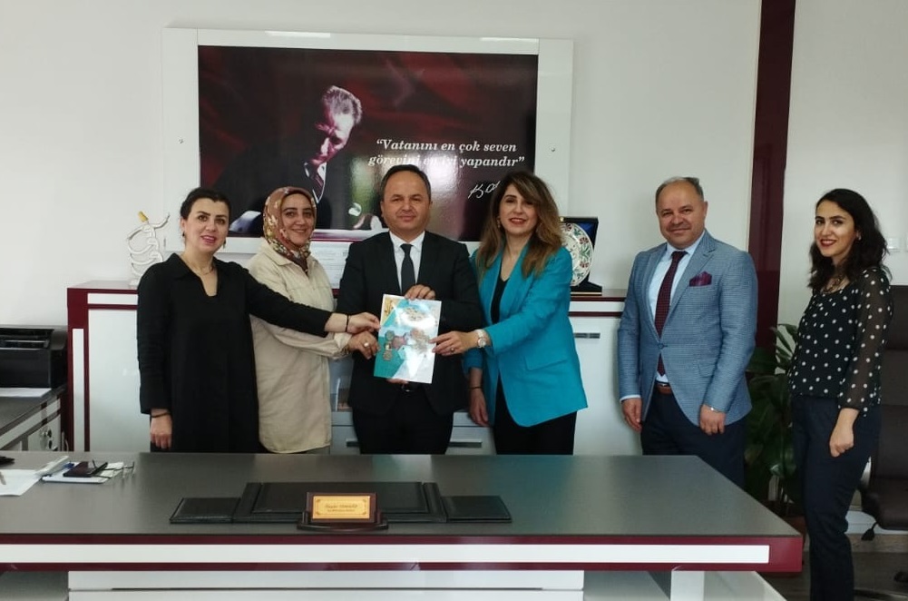 MEHMET REFİK GÜVEN ANADOLU LİSESİ DERGİ ÇIKARDI p