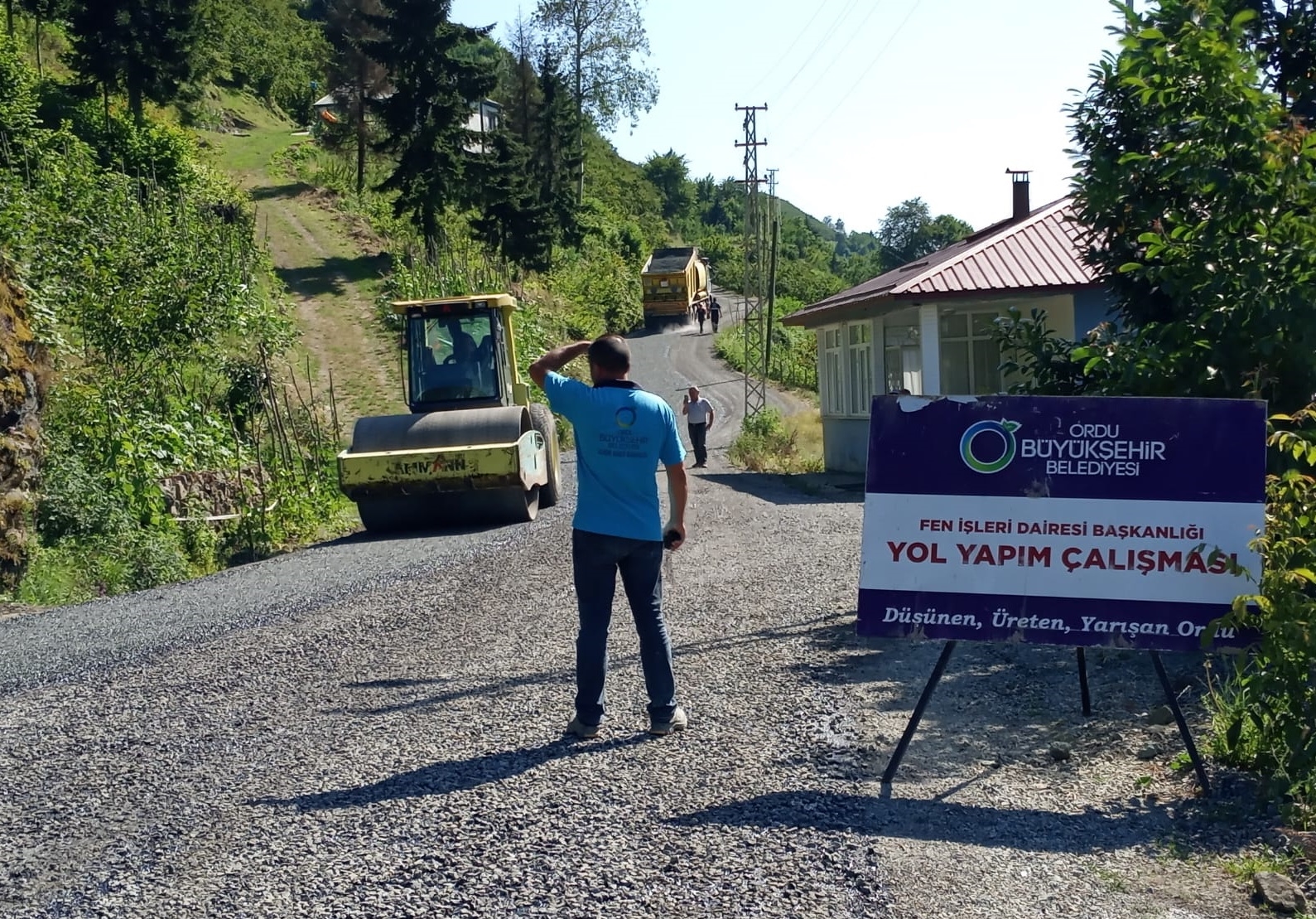 BÜYÜKŞEHİR HIZ KESMİYOR KABADÜZ’ÜN ÜÇ MAHALLESİ DAHA ASFALTLA BULUŞUYOR Ordu
