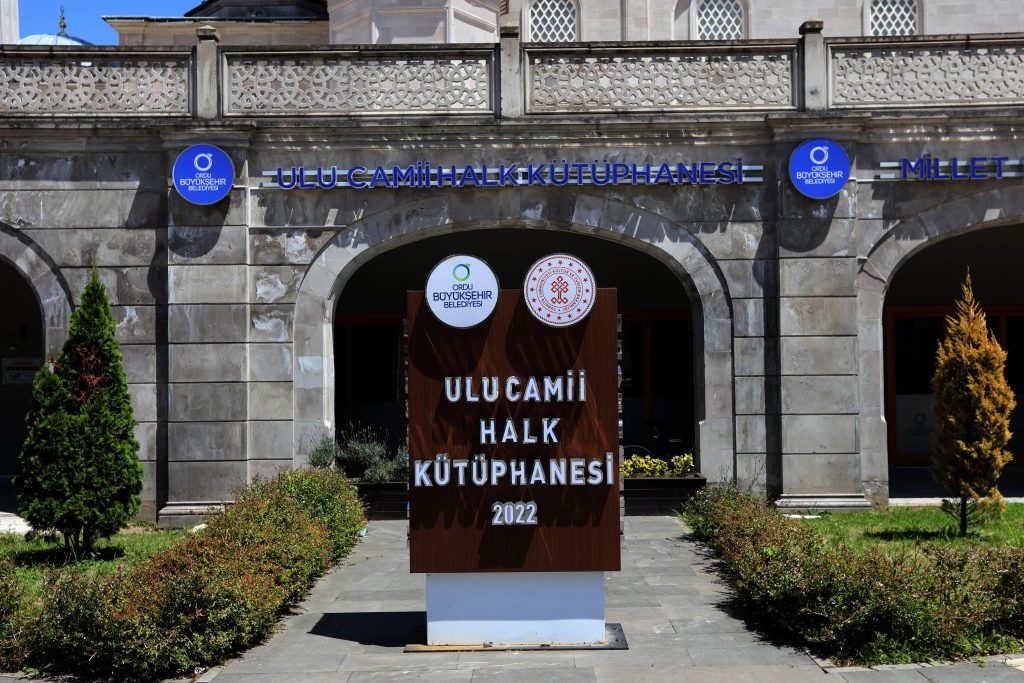 ULU CAMİİ KÜTÜPHANESİ DOLUP TAŞIYOR KU1