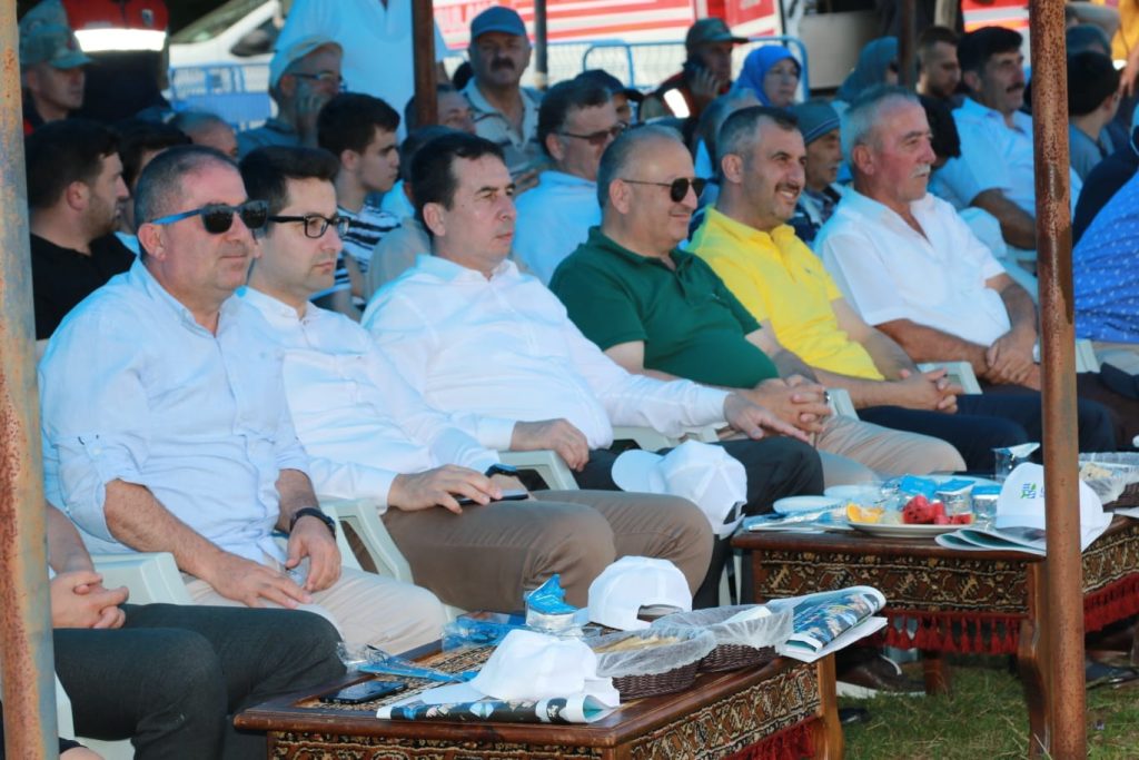 ÜNYE’DE PEHLİVANLAR ER MEYDANINA ÇIKTI P3