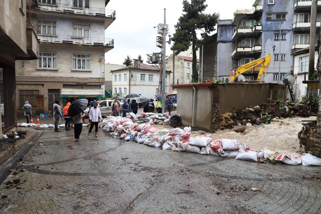 ORDU’DA SEL VE TAŞKINLARA KARŞIN ÖNLEMLER ARTIRILDI SEL