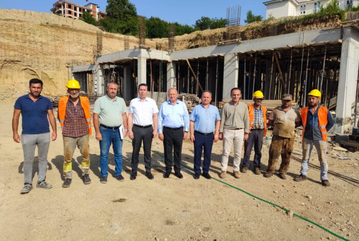 Ünye’de Milli Eğitim Bakanlığı ve hayırsever vatandaşlar tarafından yapımları devam