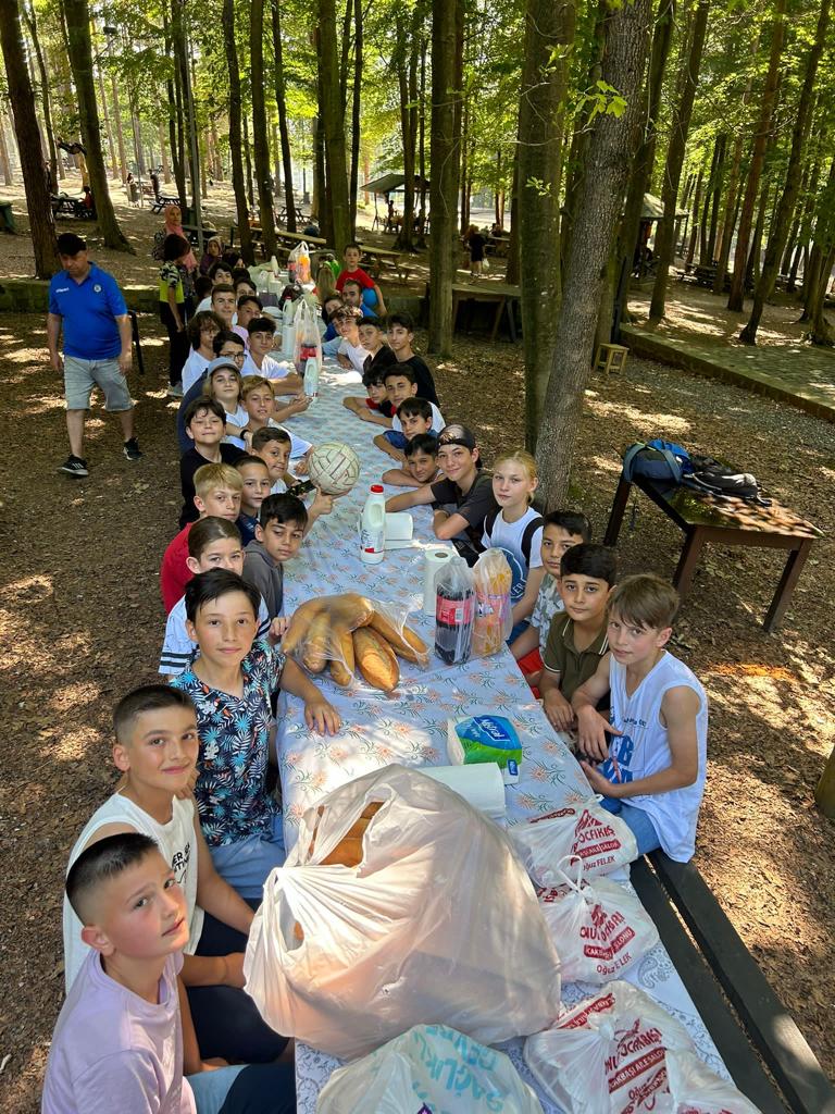ÜFK PİKNİKTE BULUŞTU U1 1