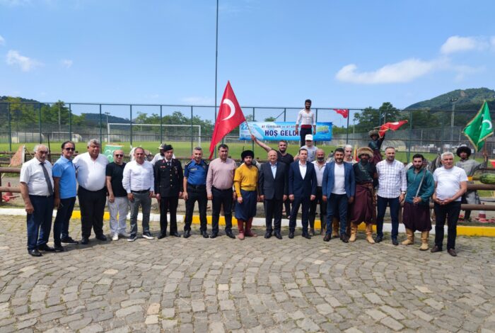ÜNYE’DE İLK KEZ YAPILAN ATLI SPOR GÖSTERİLERİ NEFES KESTİ at