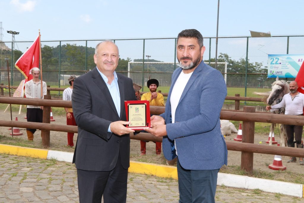ÜNYE’DE İLK KEZ YAPILAN ATLI SPOR GÖSTERİLERİ NEFES KESTİ at4