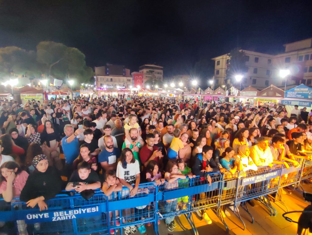 ÜNYE FESTİVALİ’NE RANDOM RENK KATTI f2 2