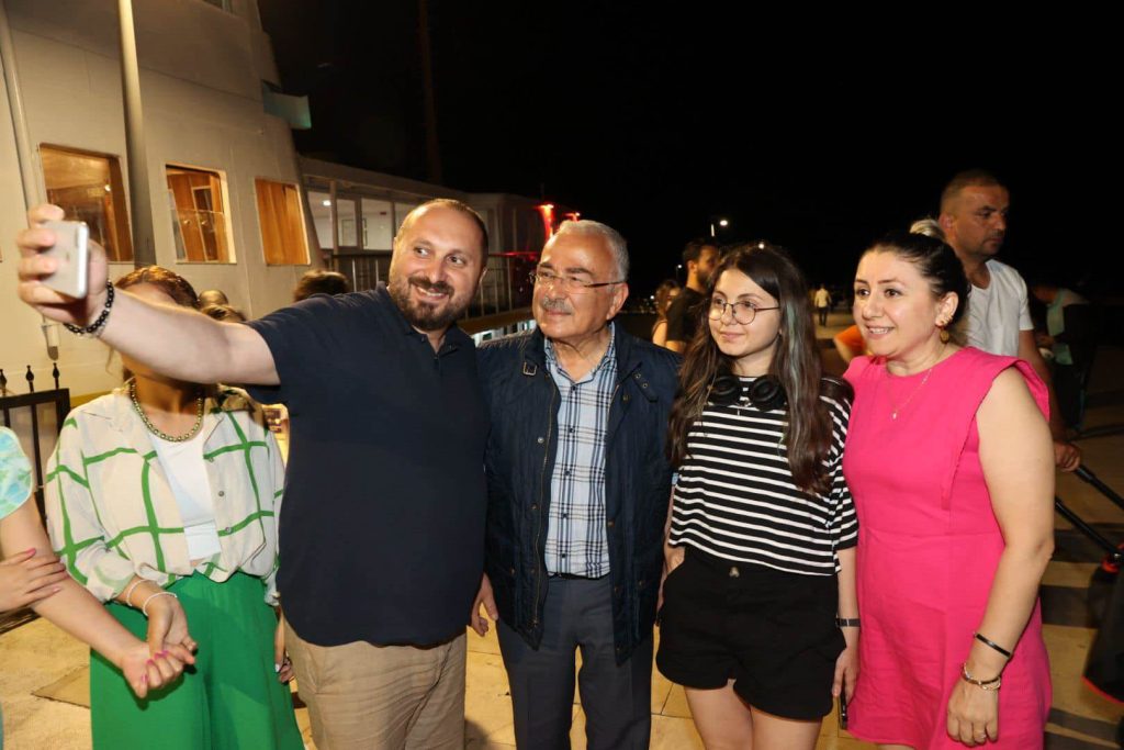 BAŞKAN HİLMİ GÜLER’E YOĞUN İLGİ hi