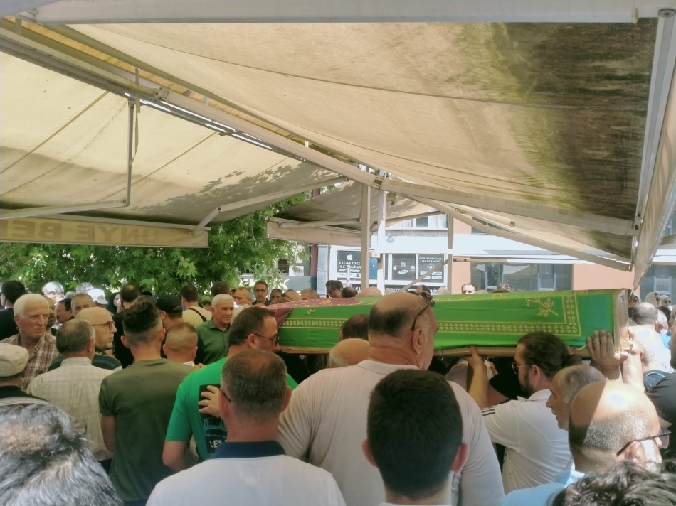 ÖZLEM HOCA SON YOLCULUĞUNA UĞURLANDI image