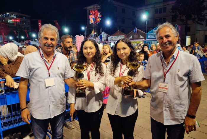 TÜRKİYE’NİN EN BENZER İKİZLERİ ÜNYE’DE BELLİ OLDU t