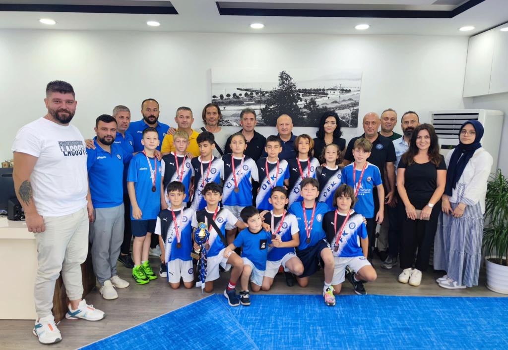 U-11 Liginde şampiyonluğa ulaşarak Ünye’nin gururu olan küçük yıldız adaylarını