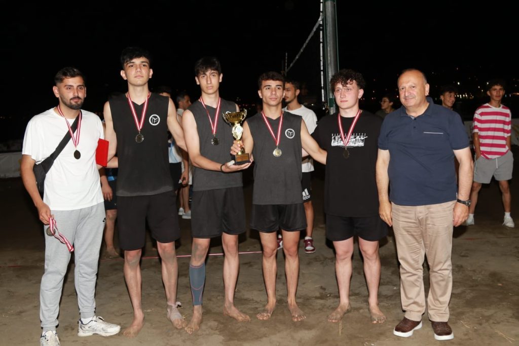 ÜNYE MANYETİK KUM VOLEYBOL TURNUVASI’NIN ŞAMPİYONLARI BELLİ OLDU u5