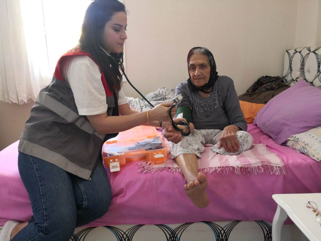 BÜYÜKŞEHİRLE YAŞ ALMIŞ VATANDAŞLARIN HAYATI KOLAYLAŞIYOR ya1