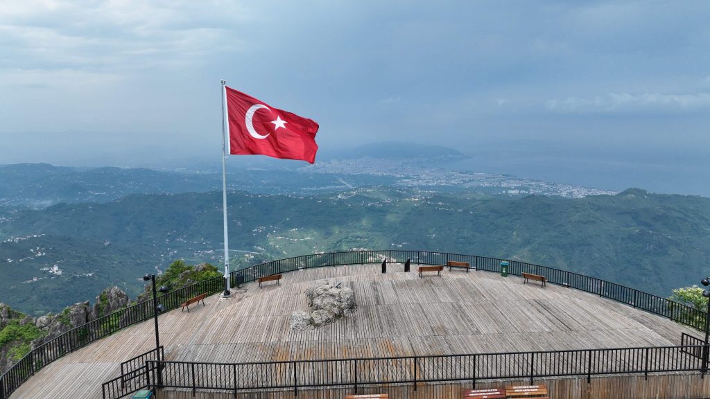 ZİRVEYE TIRMANAN YOROZ’A HAYRAN KALIYOR z 1