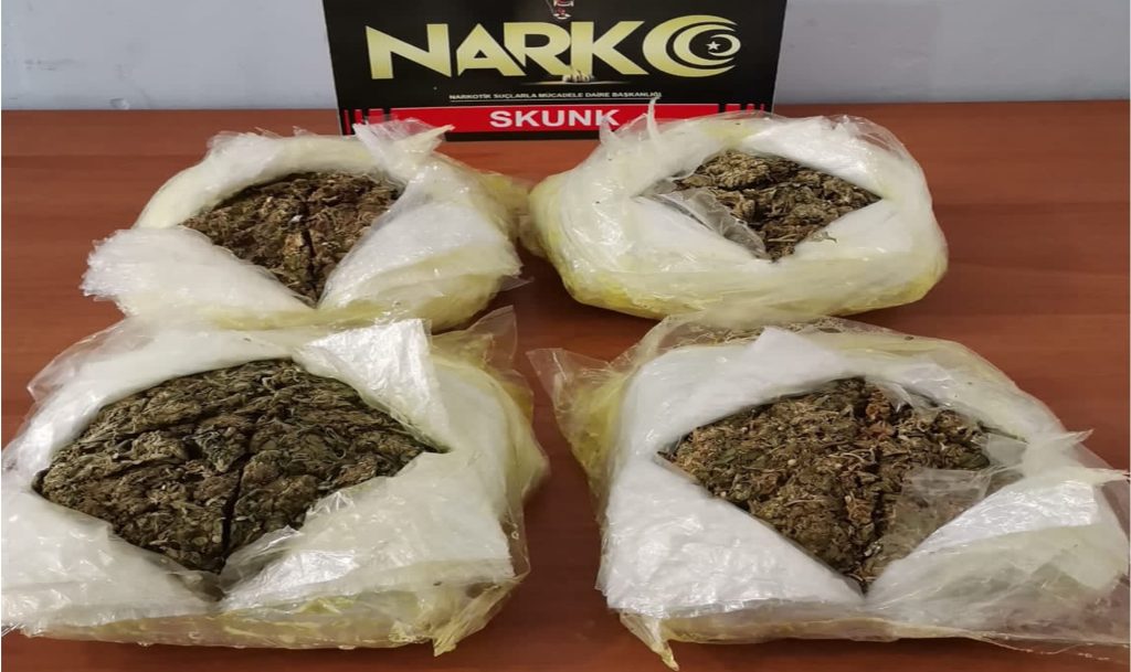 ARAÇLARDA ESRAR YAKALANDI U 1