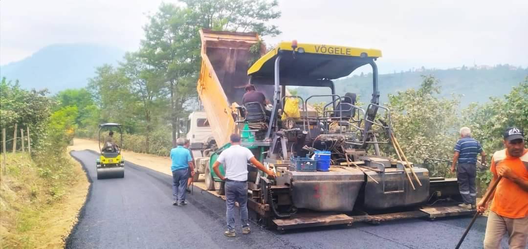 BÜYÜKŞEHİR HIZ KESMİYOR ULUBEY’İN MAHALLELERİ ASFALTLA BULUŞUYOR Ordu Büyükşehir Belediyesi,