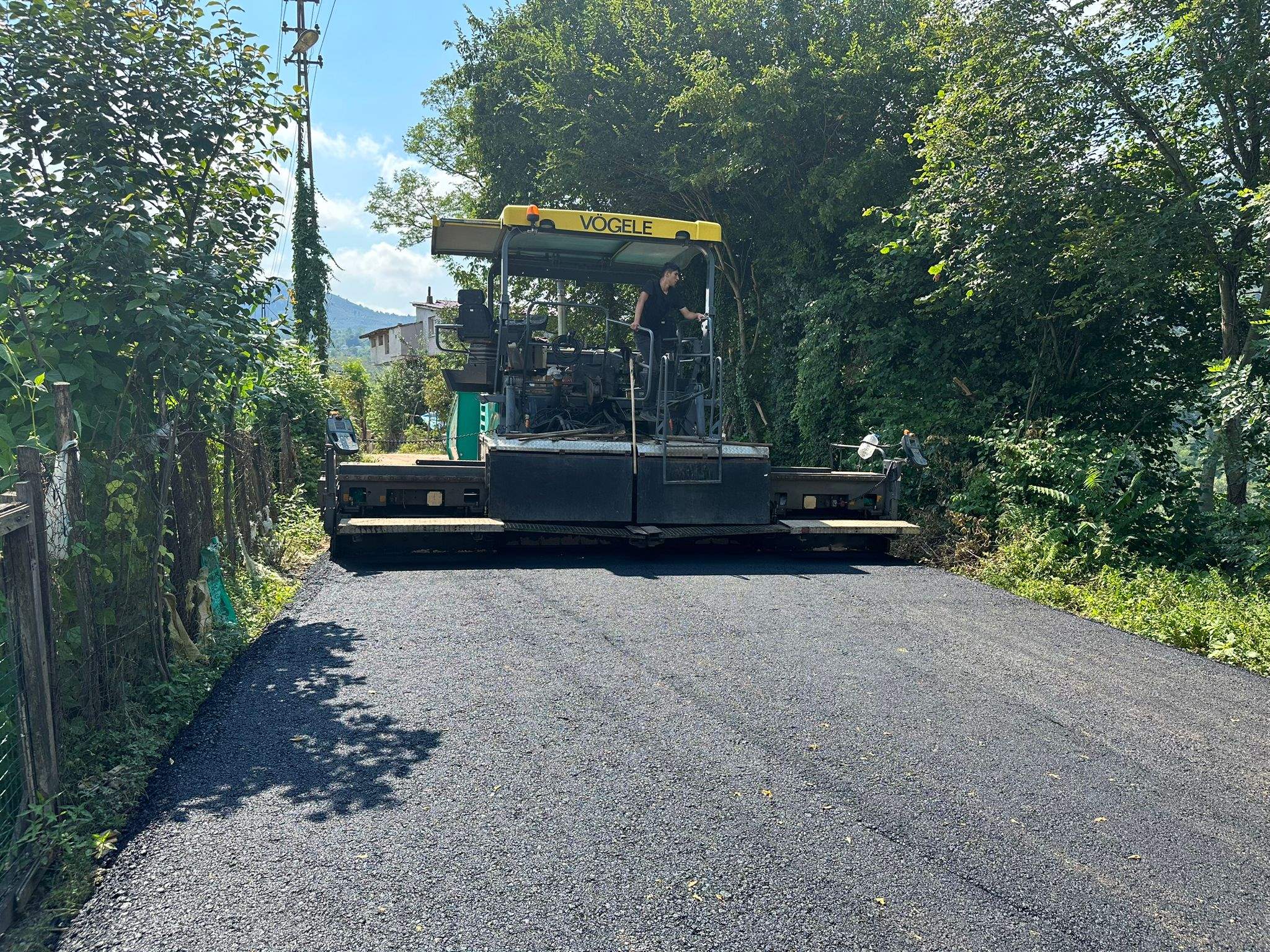 BÜYÜKŞEHİR ASFALTTA HIZ KESMİYOR BÜYÜKŞEHİR’DEN İLÇELERE ‘SICAK’ ÇÖZÜM Ordu Büyükşehir