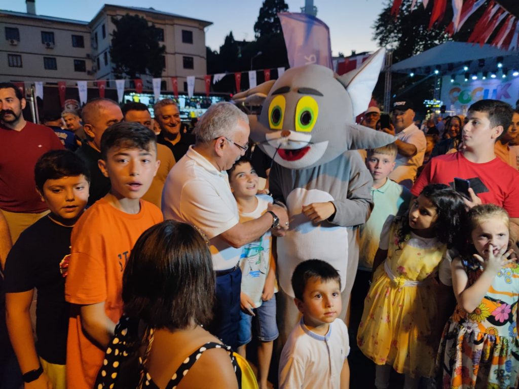 ÇOCUKLAR “ÇOCUK ŞENLİĞİ”NDE EĞLENCELİ ZAMAN GEÇİRDİ c2
