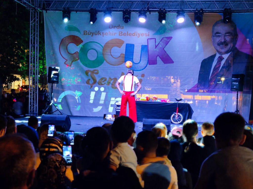 ÇOCUKLAR “ÇOCUK ŞENLİĞİ”NDE EĞLENCELİ ZAMAN GEÇİRDİ c3
