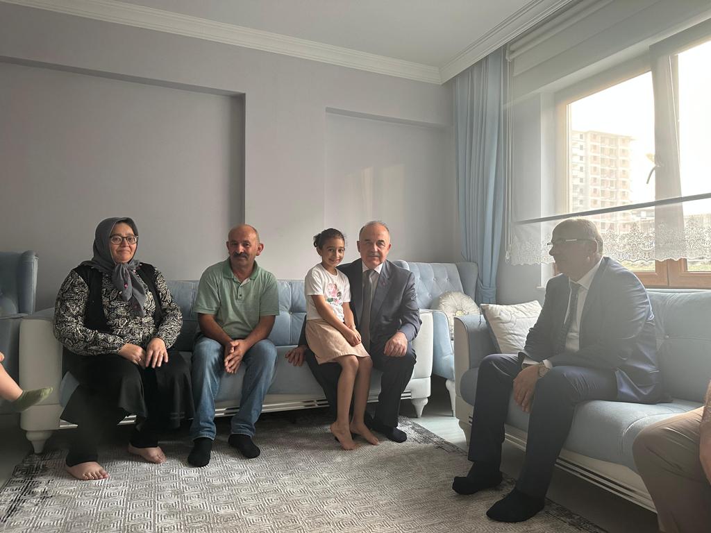 Vali Erol, Şehit Ailelerini ve Gazileri Ziyaret Etti g3