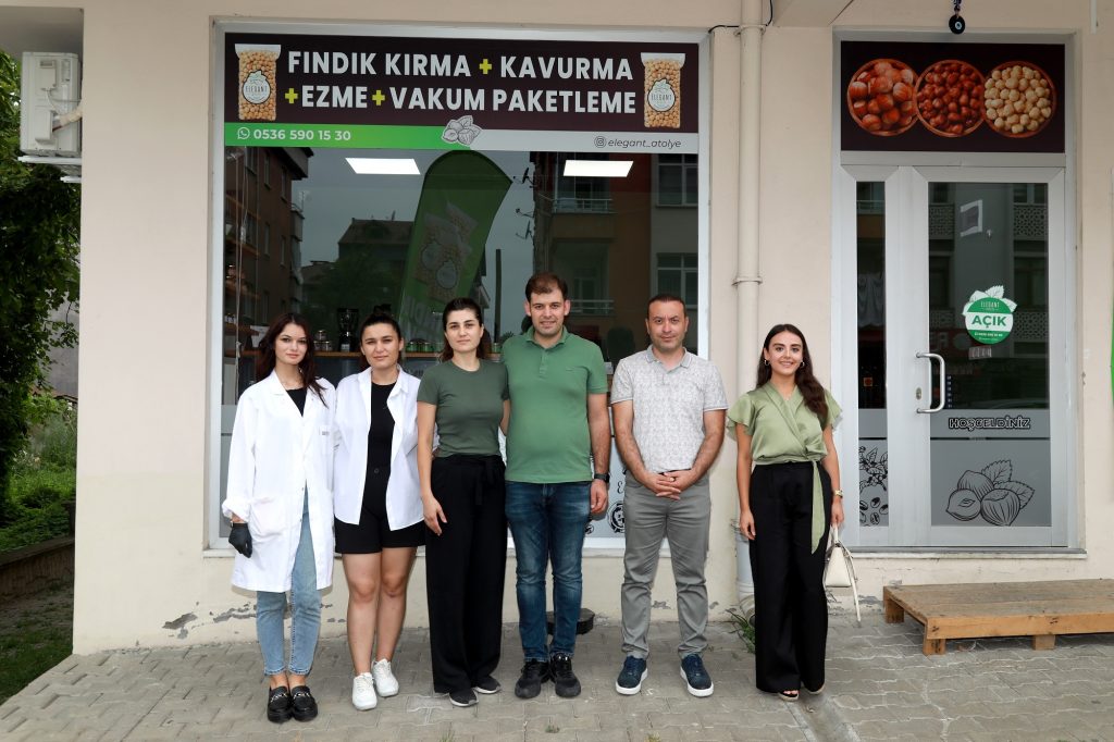 İŞ DÜNYASININ KAPISINI “DAVET” İLE ARALADI i 1