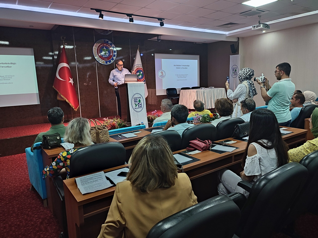 ÜNYE BELEDİYESİ’NDEN “SÜS BİTKİLERİ YETİŞTİRİCİLİĞİ VE ISLAHI” KONULU KONFERANS image 1