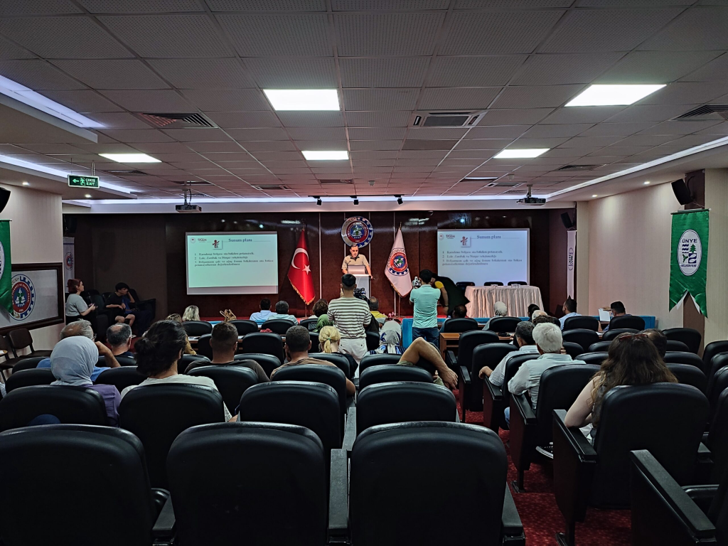 ÜNYE BELEDİYESİ’NDEN “SÜS BİTKİLERİ YETİŞTİRİCİLİĞİ VE ISLAHI” KONULU KONFERANS image