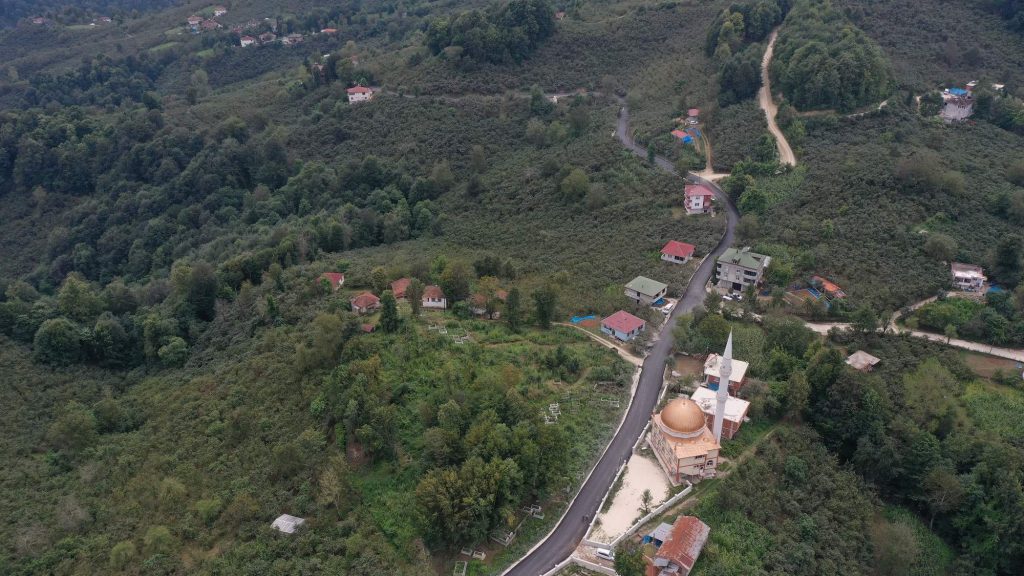 KUMRU’DA SICAK ASFALT SEFERBERLİĞİ SÜRÜYOR ku 1