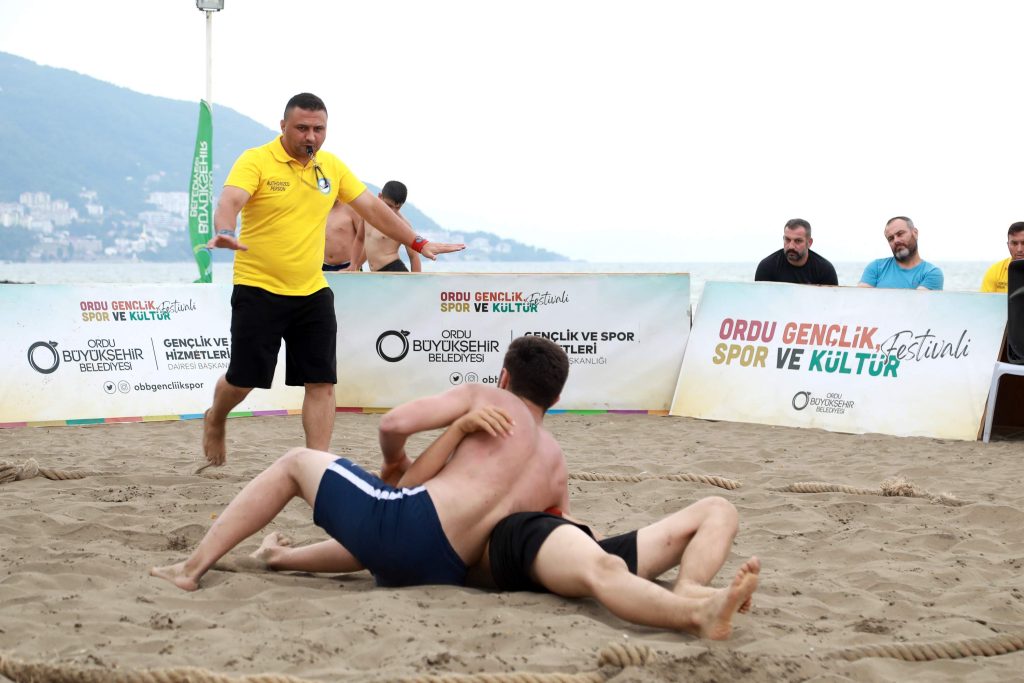 KUM GÜREŞLERİ FESTİVALE RENK KATTI kum1