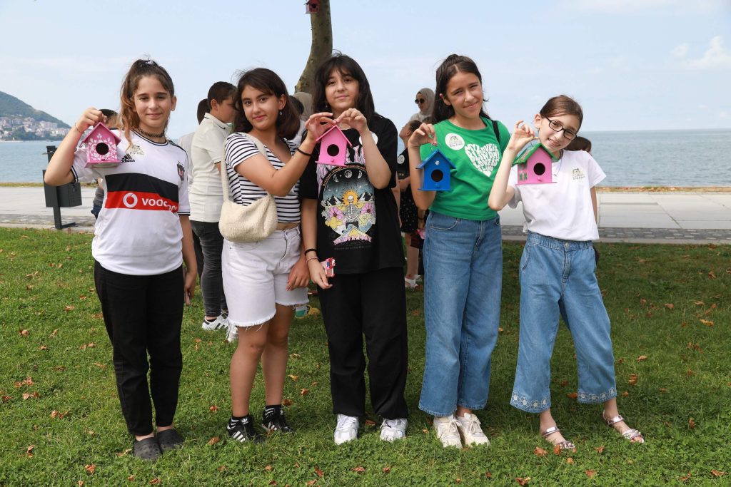 MİNİK ELLERDEN MİNİK KUŞLARA YUVA mi2