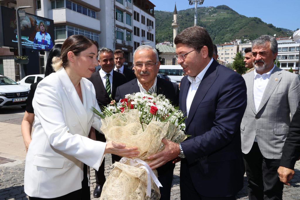 BAKAN TUNÇ BÜYÜKŞEHİRDE t2 1