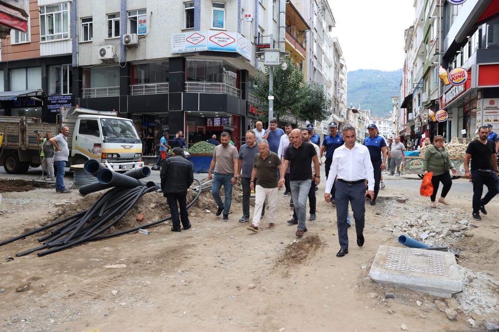 ALTINORDU’NUN YENİ AÇIK AVM’Sİ A1