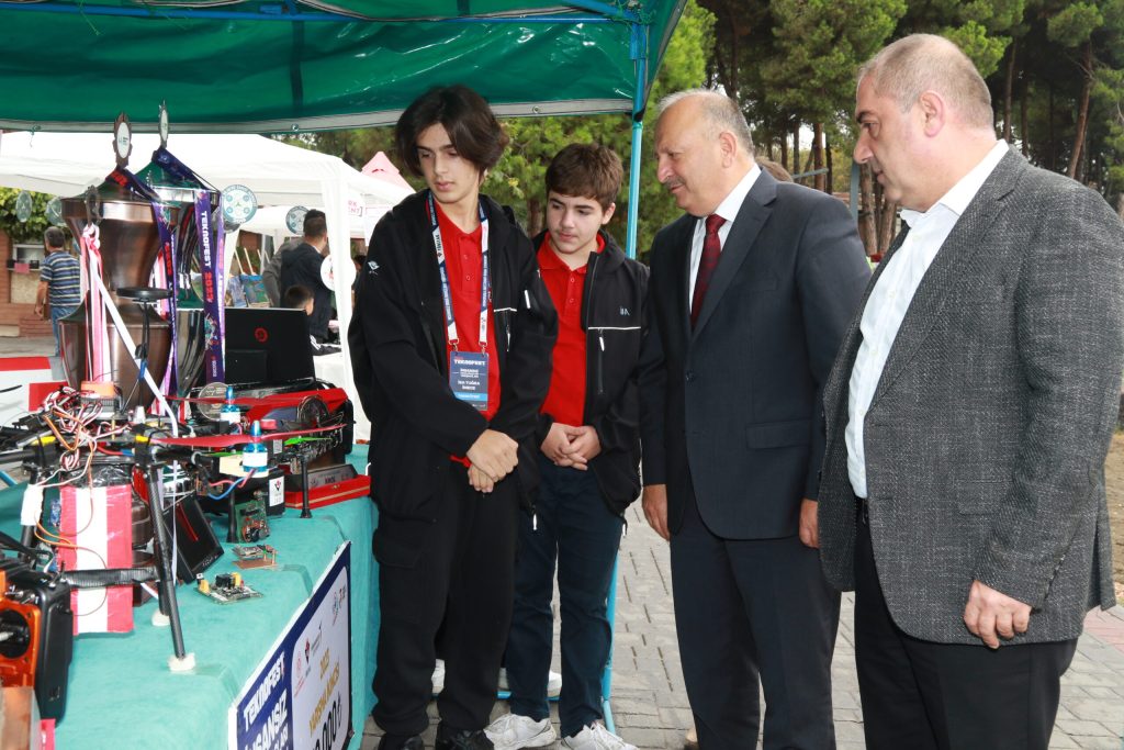 BAŞKAN TAVLI, “EĞİTİM DÖNEMİNDE GENÇLERİMİZİN HER ZAMAN YANINDAYIZ” E3