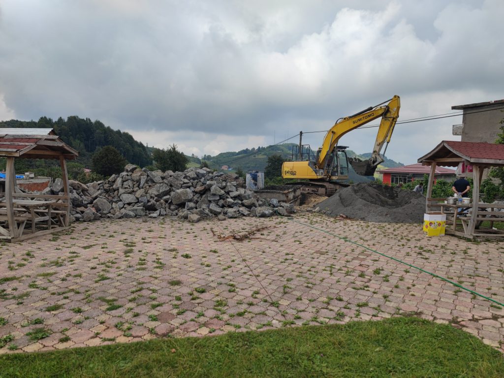 PELİTLİYATAK, MEYDANINA KAVUŞUYOR P1 2