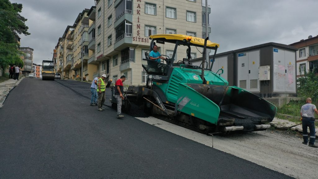 ÜNYE’DE İKİ SOKAK SICAK ASFALT İLE BULUŞTU U1