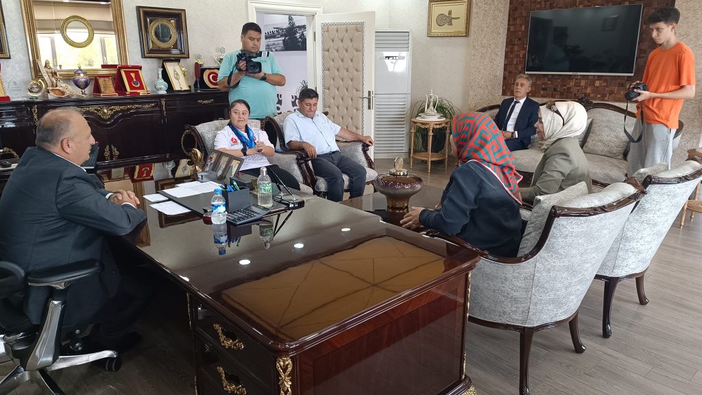 BAŞKAN TAVLI, AVRUPA VE DÜNYA ŞAMPİYONU MÜNEVVERE’Yİ AĞIRLADI b1 2