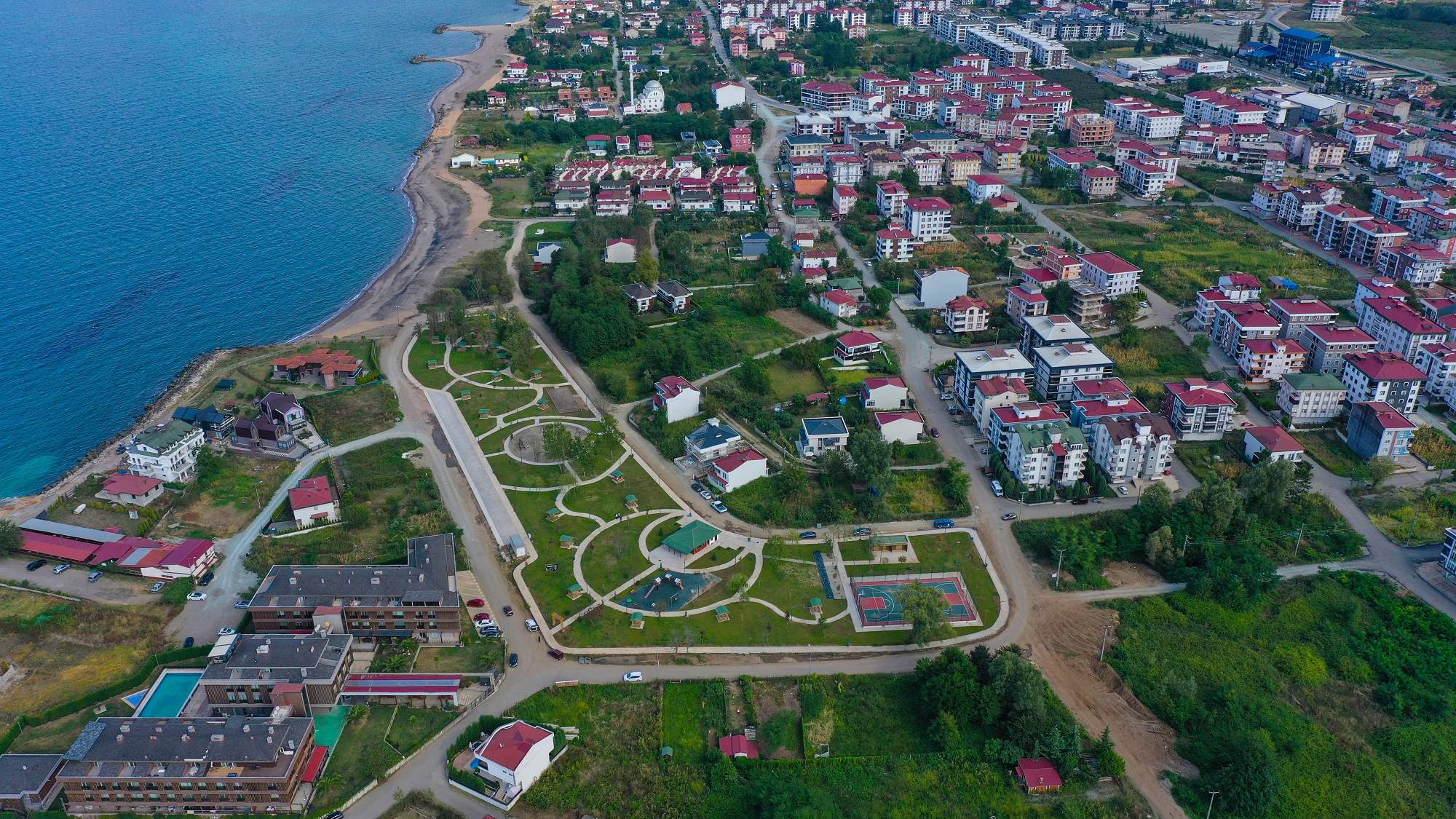 BÜYÜKŞEHİR ALTINORDU’YA DEĞER KATIYOR BÜYÜKŞEHİR’DEN ALTINORDU’YA YENİ PARK DENİZE SIFIR
