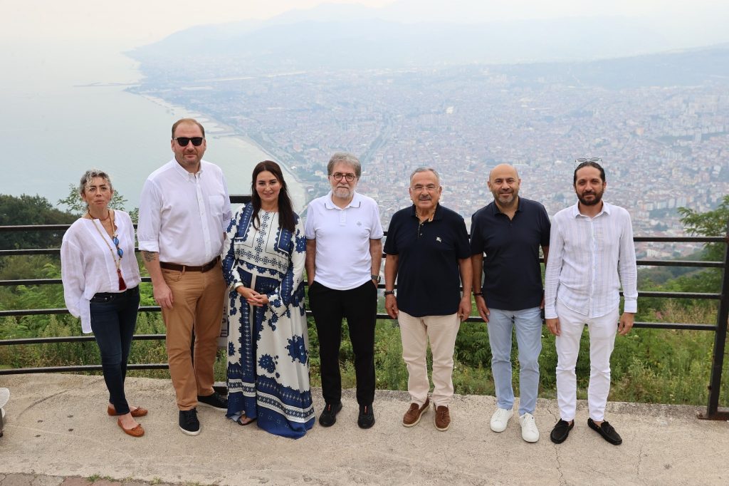 HÜRRİYET GAZETESİ YAZARLARI ORDU’YA ÇIKARMA YAPTI h