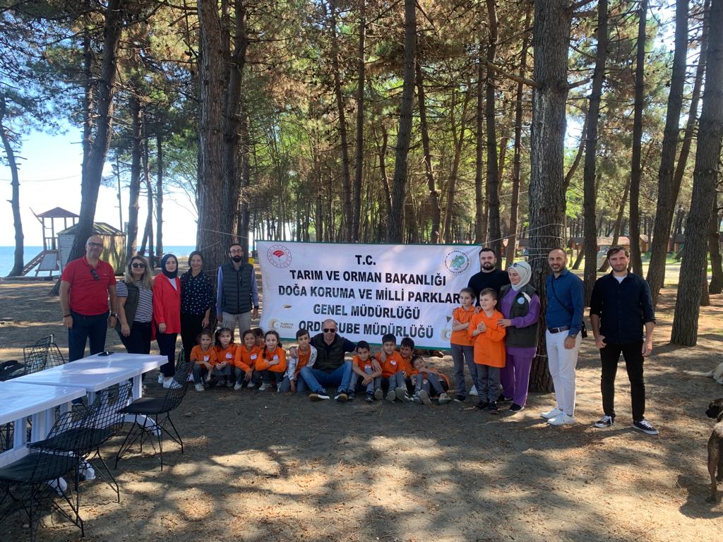 BAŞKAN TAVLI MİNİK ÖĞRENCİLERİN HEYECANLARINA ORTAK OLDU h4 1